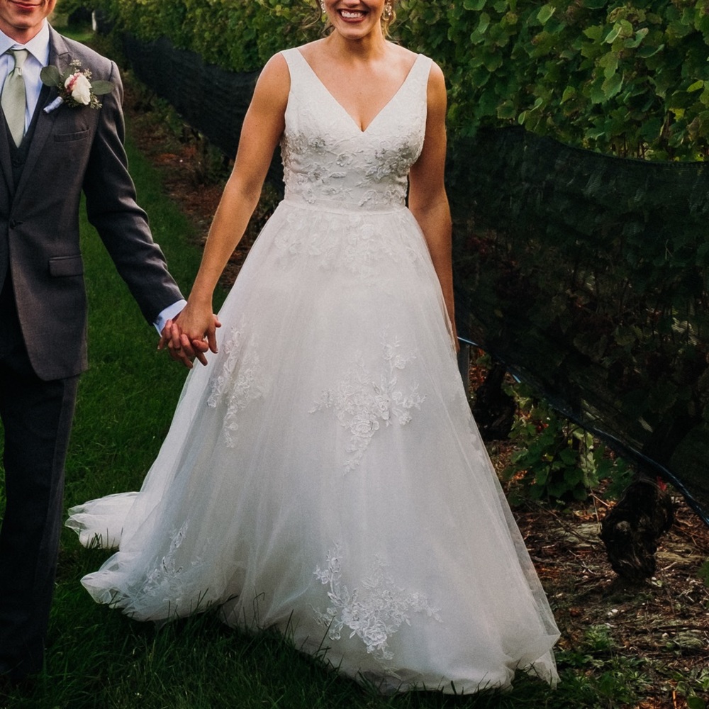 Wedding dress ball gown v-neck lace